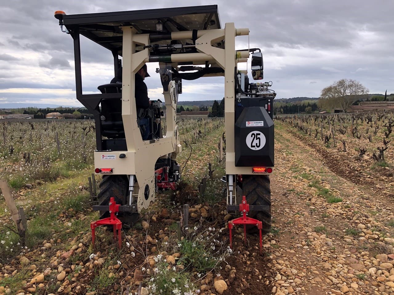 Utilisation de griffons en efface trace pour décompacter la zone de passage du tracteur